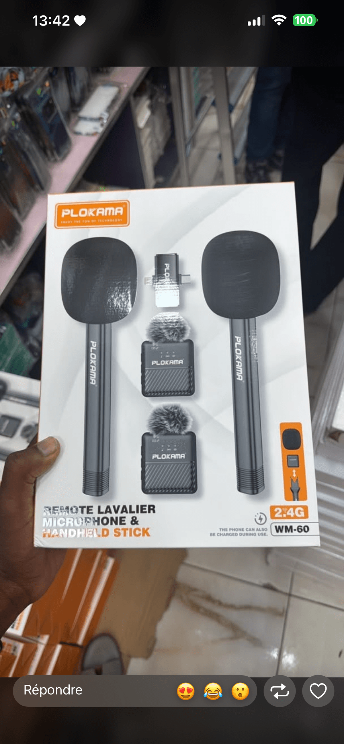 Microphone lavalei et main – iknd intermediation