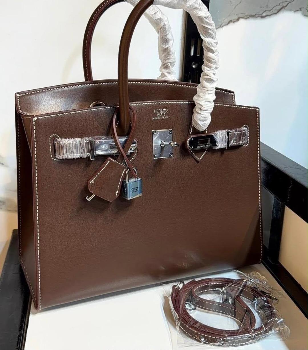 Hermès 25cm et Sac à main en cuir marron – Ndiago Élégance Business